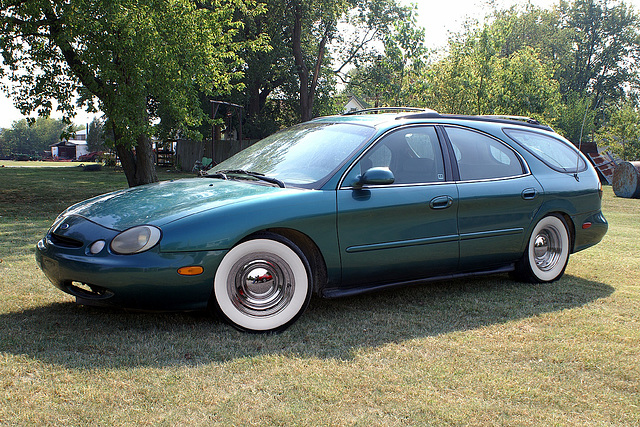 1996 Ford Taurus GL Station Wagon