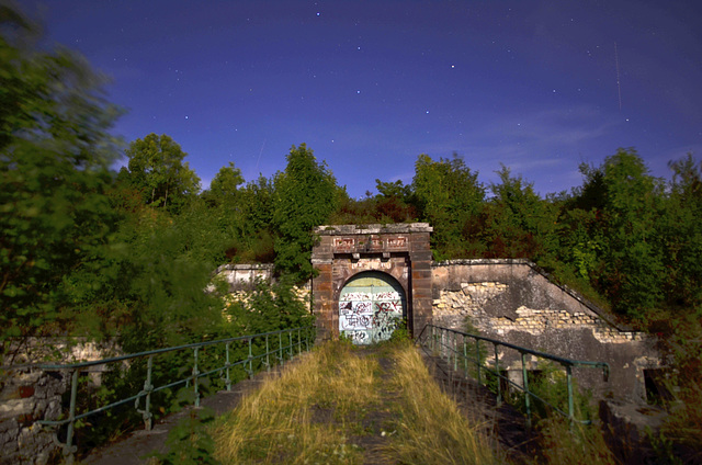 BELFORT: Le fort du Salbert de nuit par pleine lune.