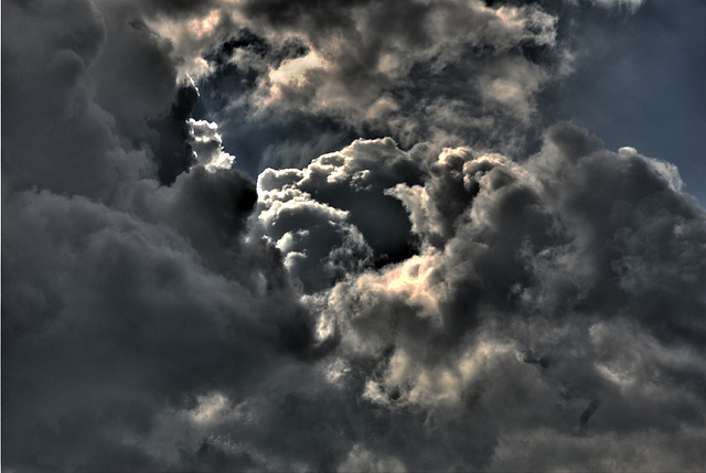 BESANCON: Nuages avant l'orage du 08 juin 2008.