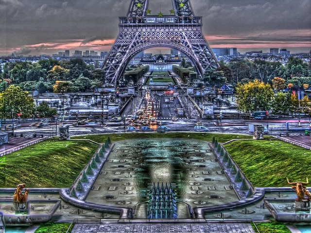 PARIS: Le bassin du palais de Chaillot.