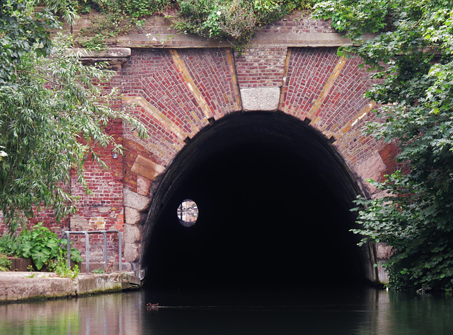 islington tunnel, regents canal, london