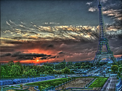 PARIS: Levé de soleil sur la tour Eiffel depuis le palais de Chaillot.