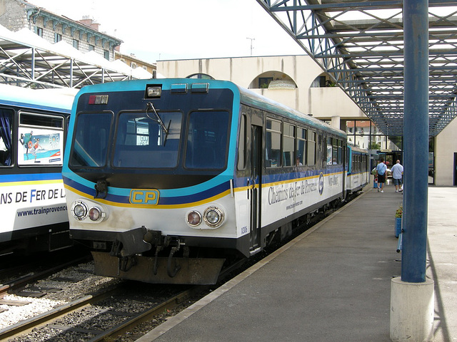 NICE: Un Train des Chemins de Fer de Provence.