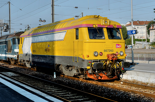 BESANCON: Gare Viotte: Passage d'une 67200 INFRA.