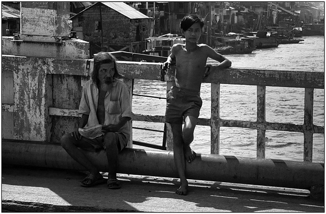 Sur le pont.  On the bridge.