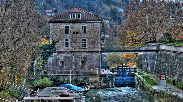 BESANCON: Le moulin St Paul.