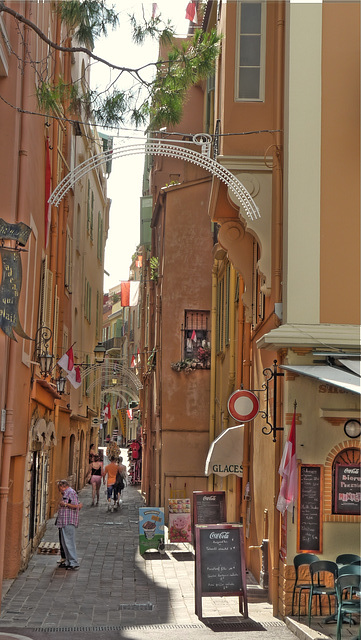 MONACO: Rue basse.