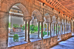 FREJUS : Cloître de la Cathédrale Saint Léonce.