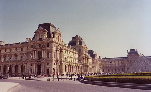 Place Du Louvre, March 2004