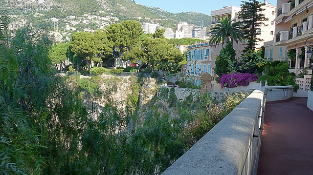 MONACO: Ruelle Sainte-Barbe.