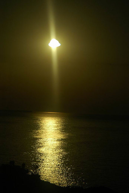 Levé de soleil sur la mer méditérannée.