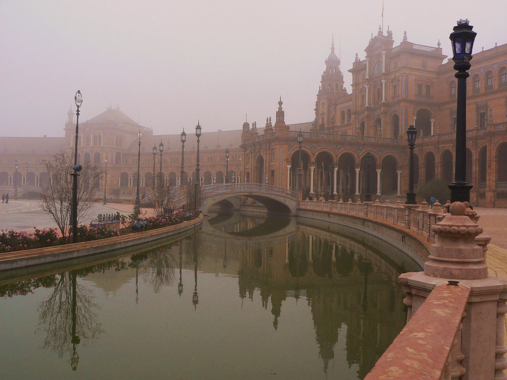 ...Séville ,dans la brume matinale...