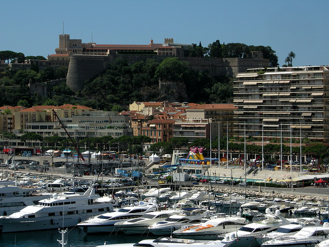 MONACO: Vue du Palais, du port depuis le Casino.