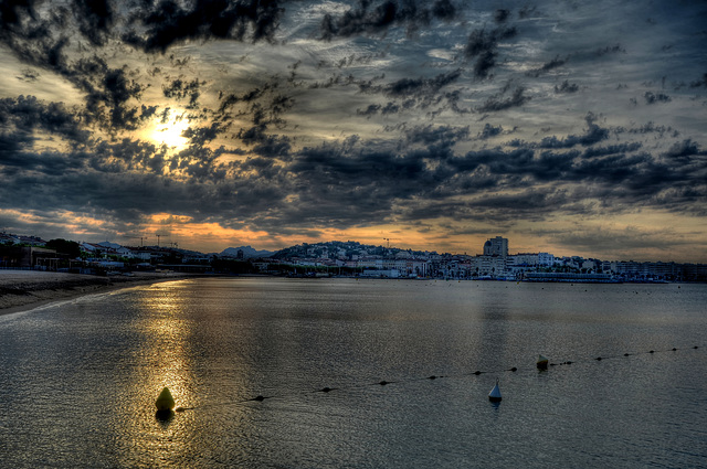 FREJUS: Levé du soleil.