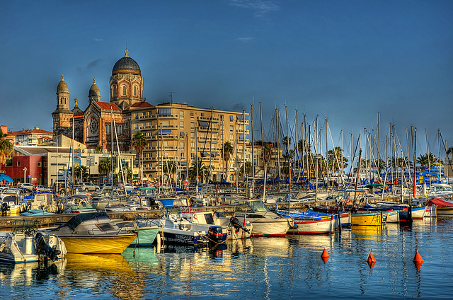 SAINT-RAPHAEL: Le port, la Basilique.