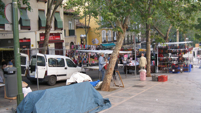 setting up El Rastro