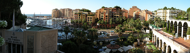 MONACO: Le port, le centre commercial de Fontvieille.