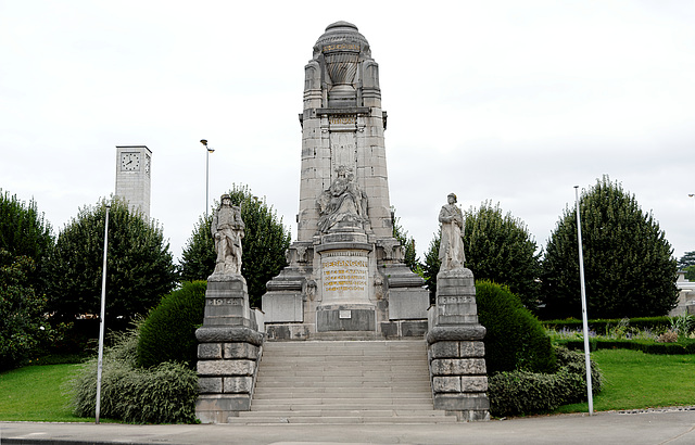 BESANCON: Monument aux morts avant travaux.