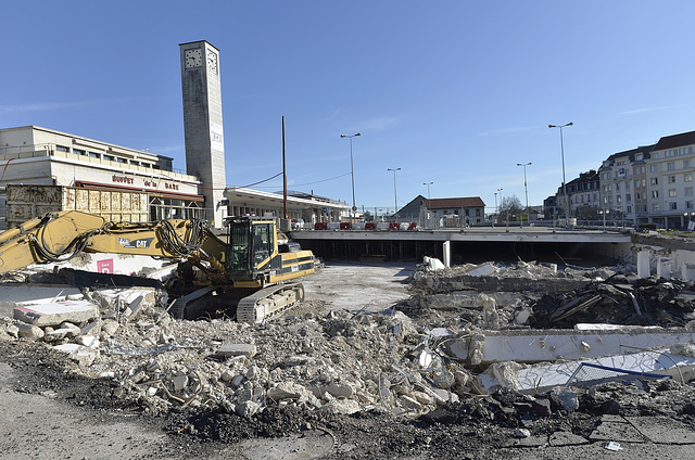 BESANCON: Travaux du tram: La gare SNCF.