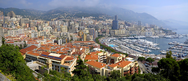 MONACO: Vue panoramique depuis de Monté-Carlo depuis le rocher.