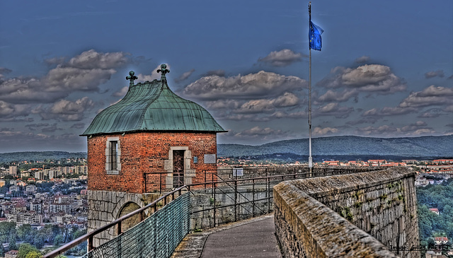 BESANCON: La citadelle: la tour du roi. (HDR)