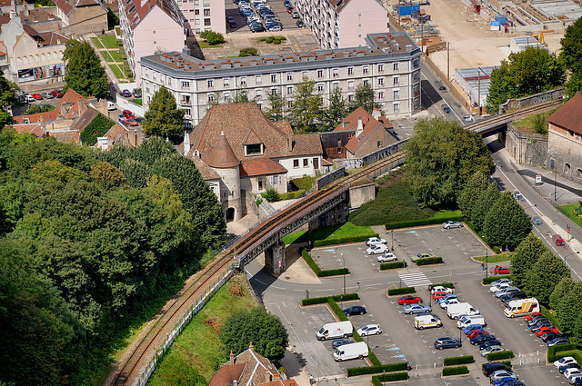 BESANCON: La porte Rivotte depuis la Citadelle.