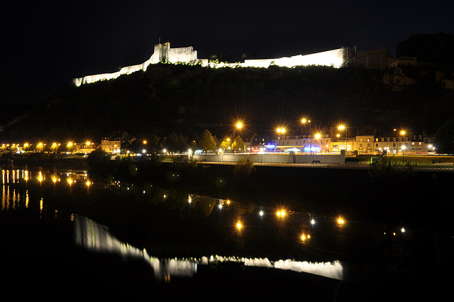 BESANCON: Reflet de la citadelle dans le doubs.