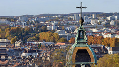 BESANCON: Le clocher de la Cathédrale Saint-Jean depuis le parking de la citadelle.