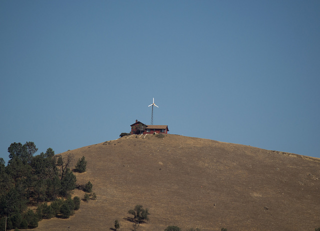 Tehachapi turbine house (0620)