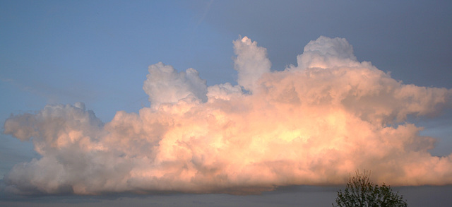 Cloud formation in evening light