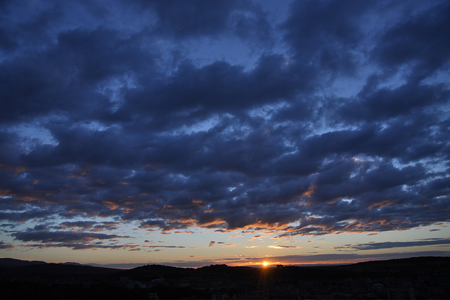 BELFORT: Levé du soleil du 26 août 2010 depuis la tour Madrid.