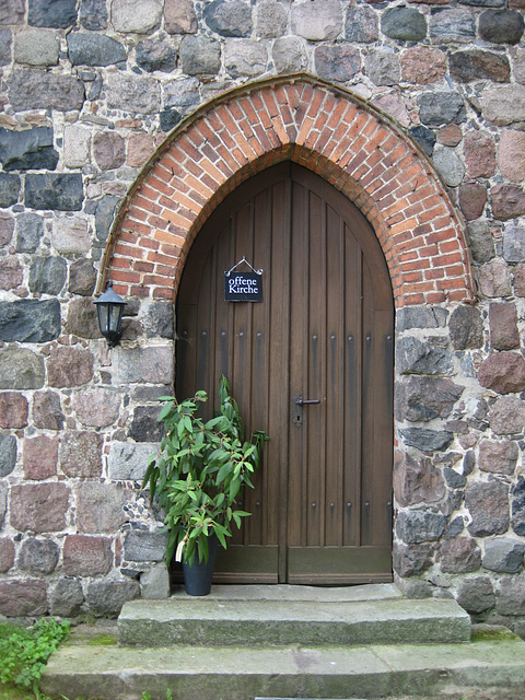 Kirche in Stücken