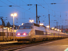 BESANCON: TGV en attente de départ pour Paris.