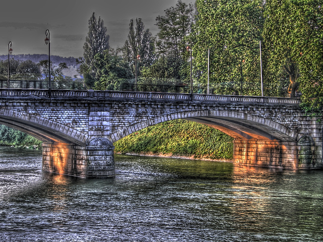 BESANCON: Passage d'un, deux ou trois bus sur le pont de la République?.