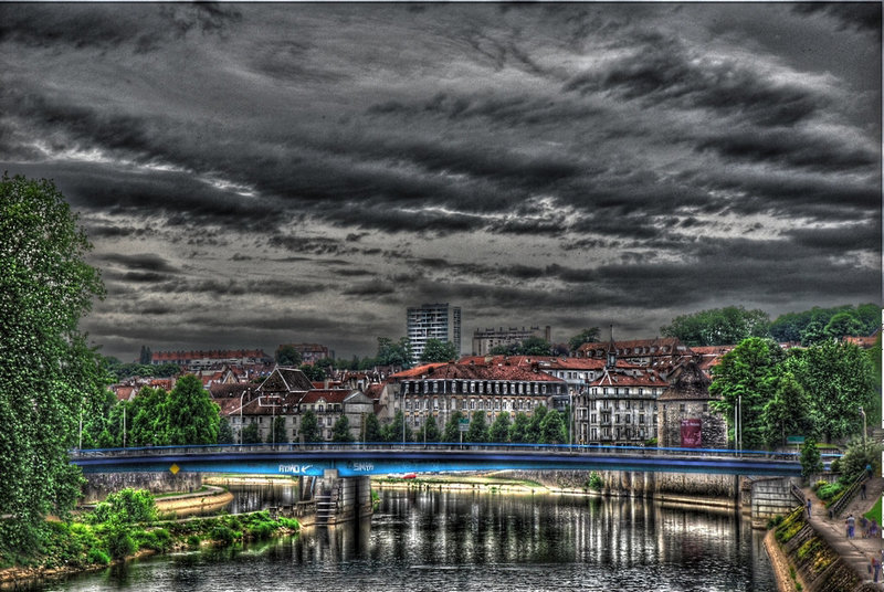 BESANCON: la passerelle, les quais.