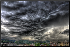 BESANCON: Ciel d'orage(HDR).
