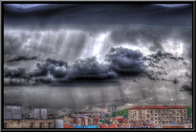 BESANCON: Jour d'orage.