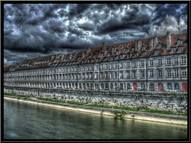 BESANCON: Le quai Vauban.