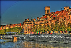 BESANCON: Levé de soleil sur le quai de Strasbourg, le pont Battant.
