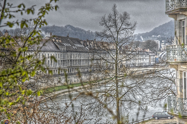 BESANCON: Une autre vue des quais (HDR).