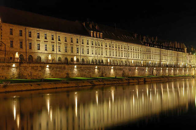 BESANCON: Le quai Vauban.