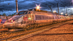 BESANCON: Un TGV arrivant de Paris gare de Lyon.