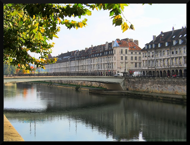 BESANCON: Le quai Vauban, le pont Battant.