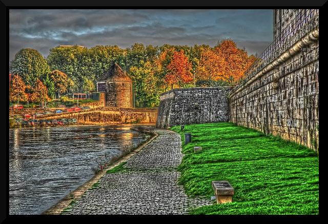 BESANCON: Balade le long du Doubs.