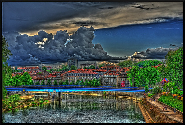 BESANCON: le jardin des sens, la passerelle.