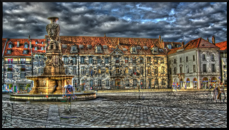 BESANCON: La place du marché, la fontaine et le conservatoire.