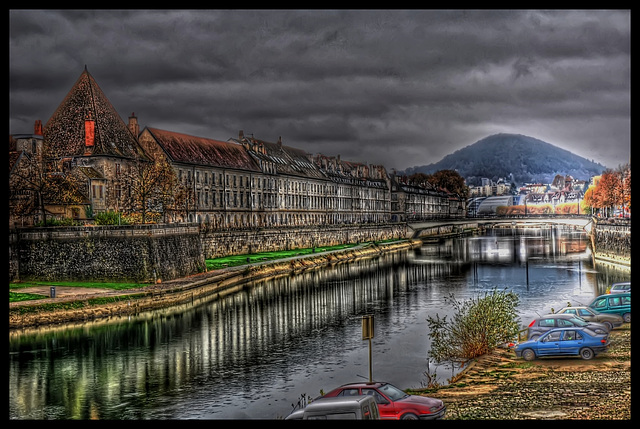 BESANCON: Le quai Vauban, le doubs depuis la tour de la pelote.