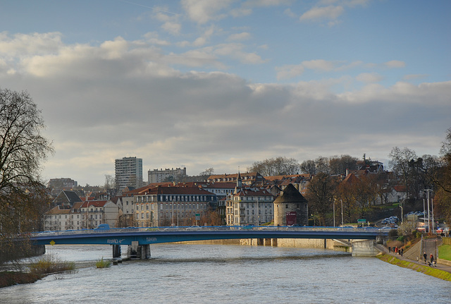 BESANCON: La passerelle, les quais.