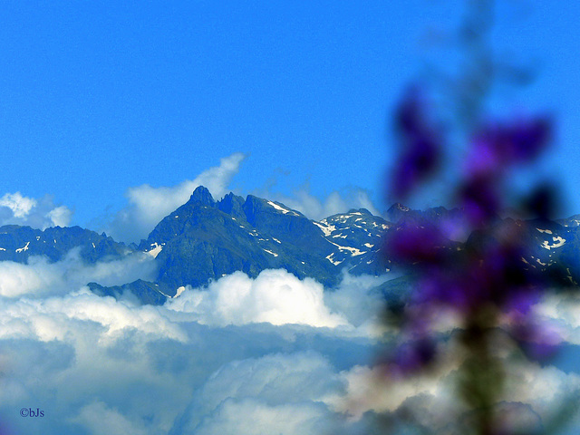 Au dessus des nuages