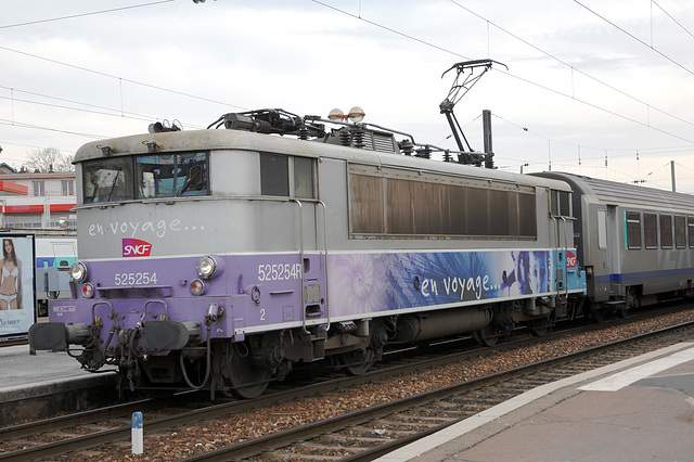 BESANCON: Départ de la 25234 pour Lyon.
